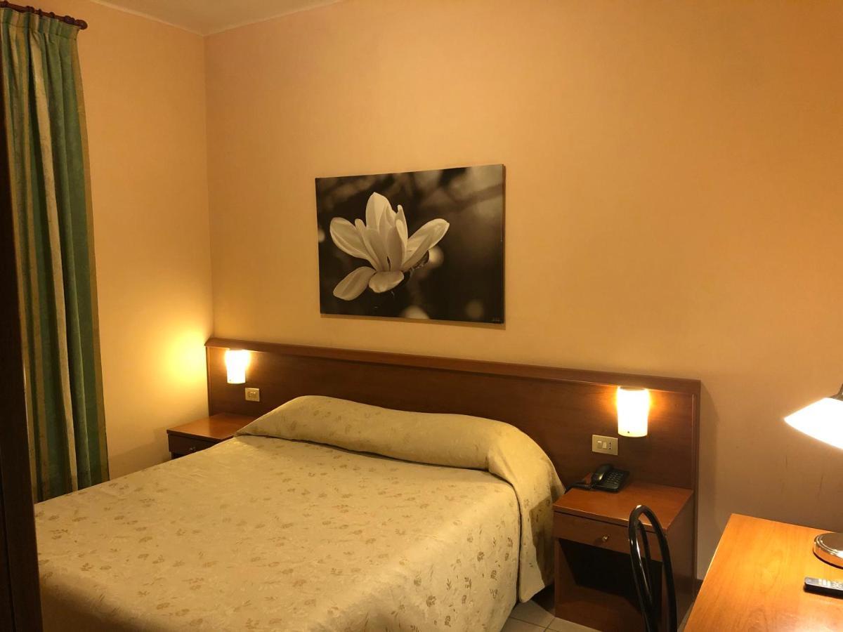 Hotel Paradiso Milan Exterior photo