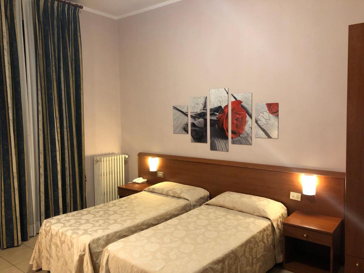 Hotel Paradiso Milan Exterior photo