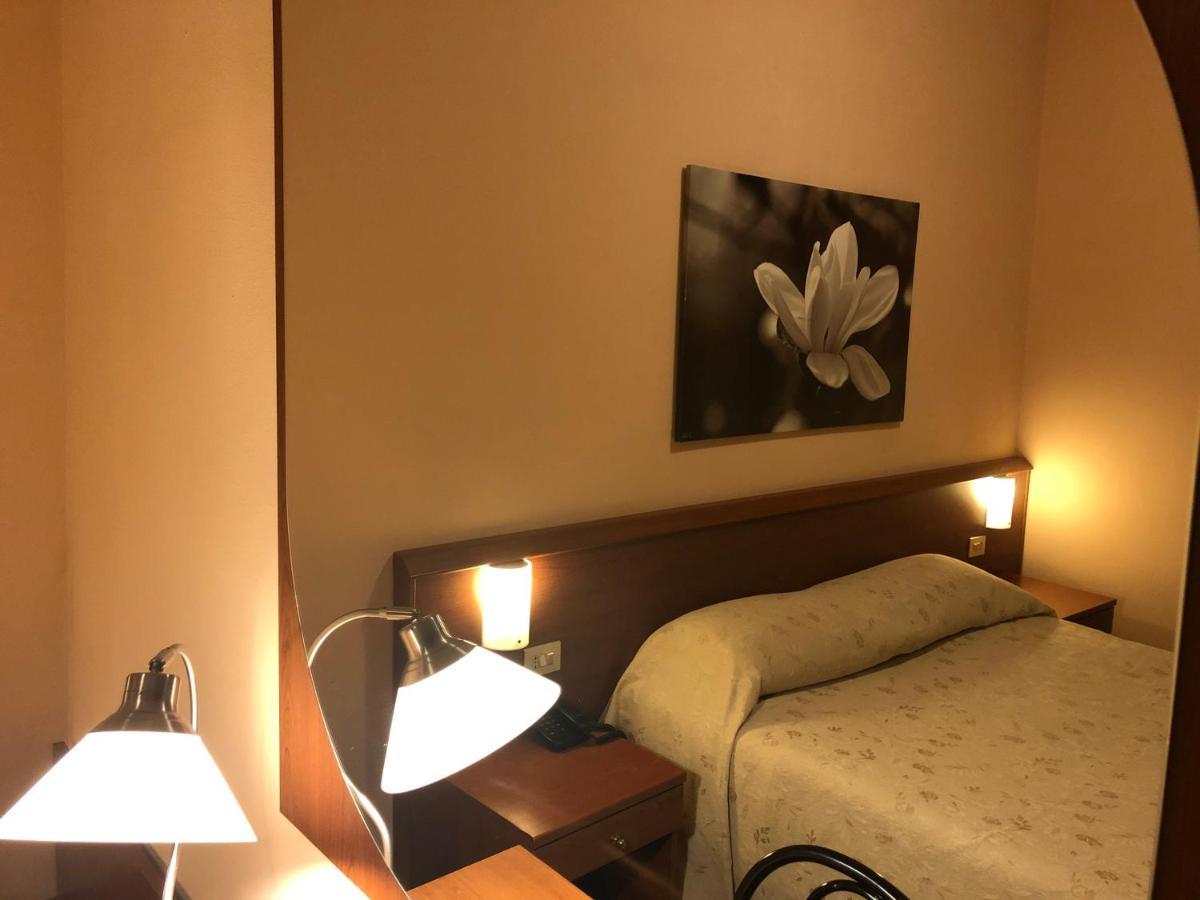 Hotel Paradiso Milan Exterior photo