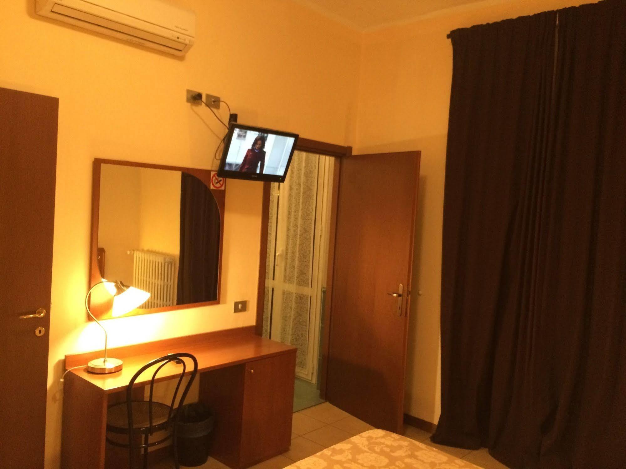 Hotel Paradiso Milan Exterior photo