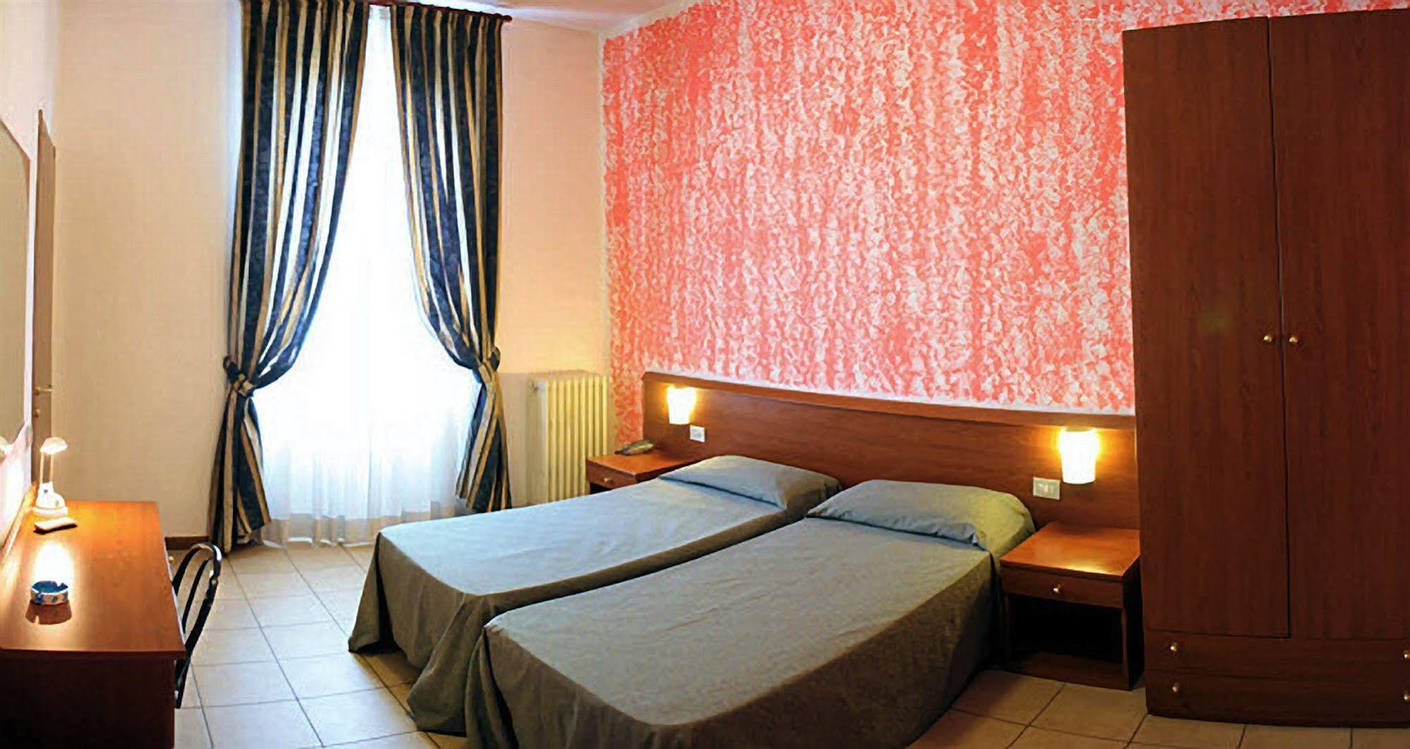 Hotel Paradiso Milan Exterior photo