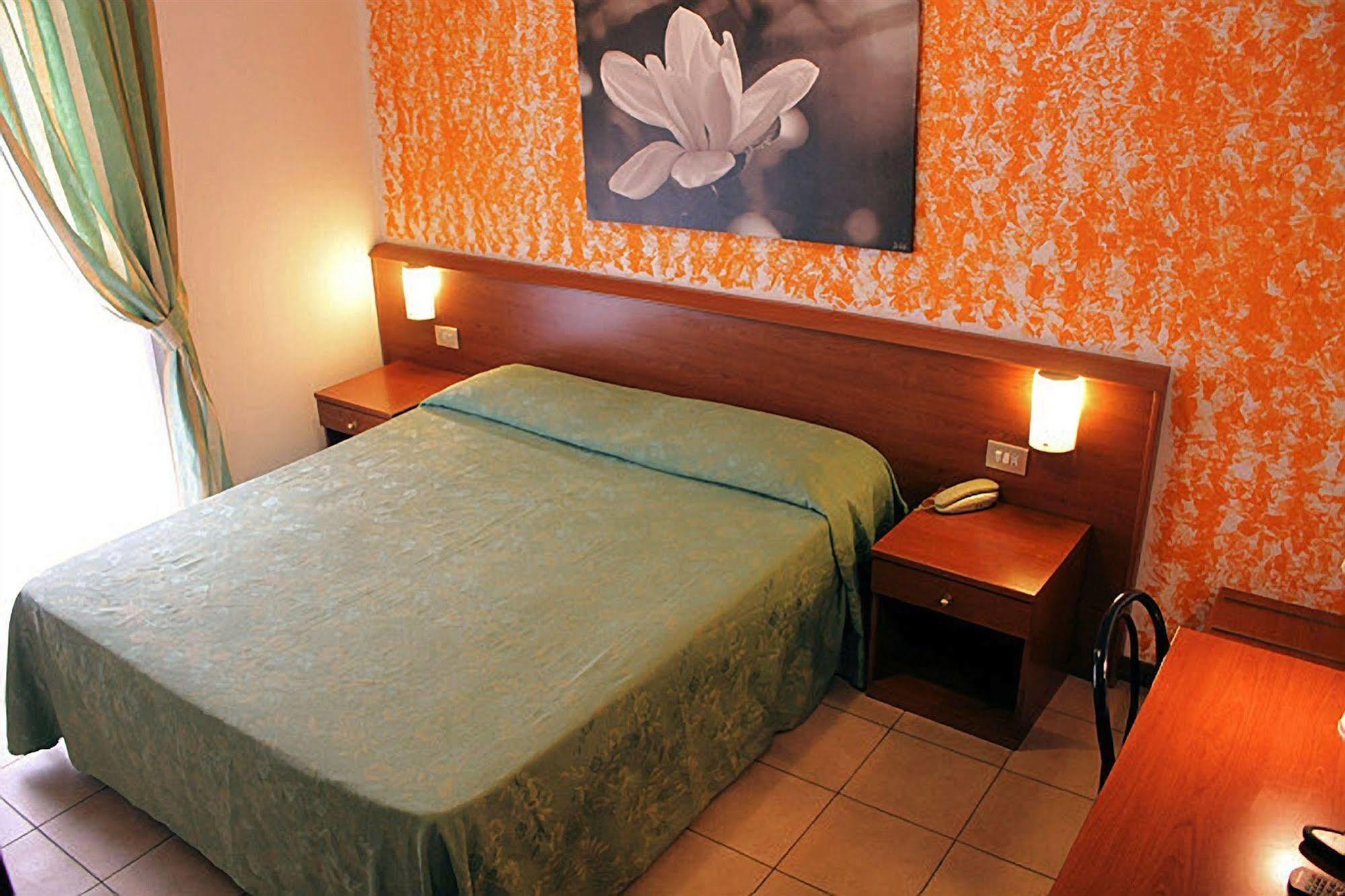 Hotel Paradiso Milan Exterior photo